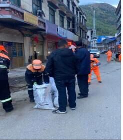 積極疏通下水道  為居民排憂(yōu)解難