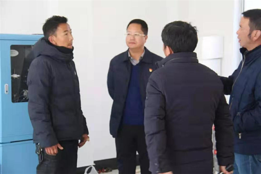 吉隆縣縣委副書記、縣長胡紅等領(lǐng)導(dǎo)班子進(jìn)行檢查和指導(dǎo)工作